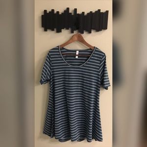 Lularoe Large Perfect Tee